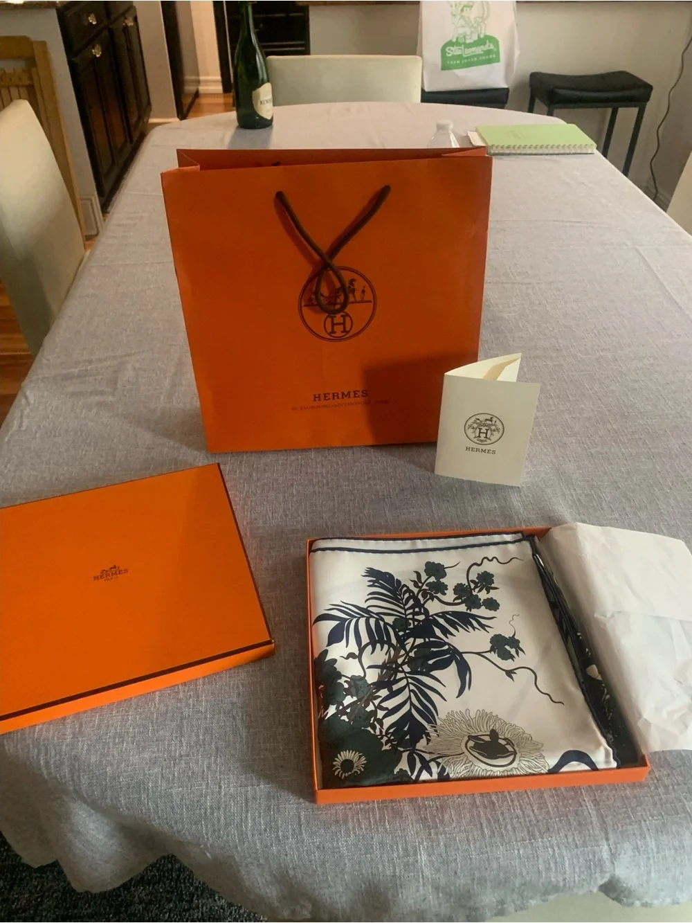 NWT - Hermes - La Nature en Voyage Scarf 90 - Blanc/Vert Loden